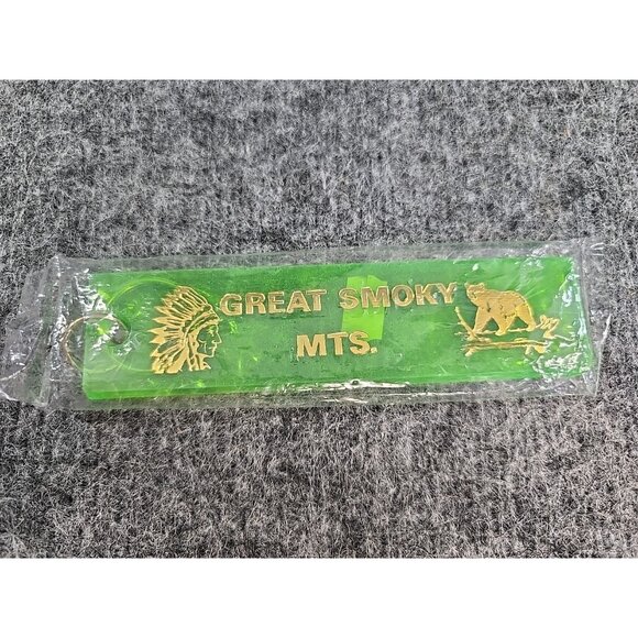 Keychain Great Smokey Mountains Long Green TN Bear Native American Vintage - Picture 1 of 5